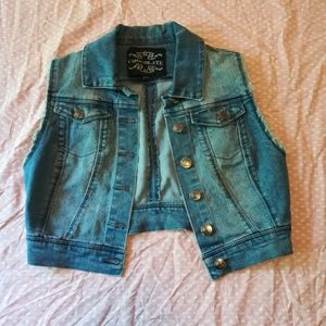*CLOSET CLEAR OUT SALE* Cropped Denim Vest